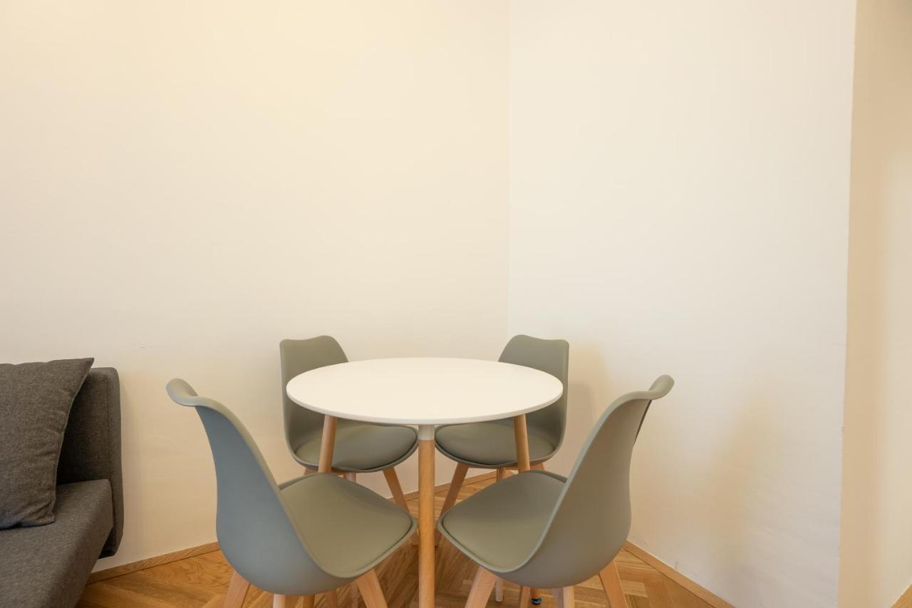 Apartament Modern Hotel-styled In The Second District Of Vienna. Wiedeń